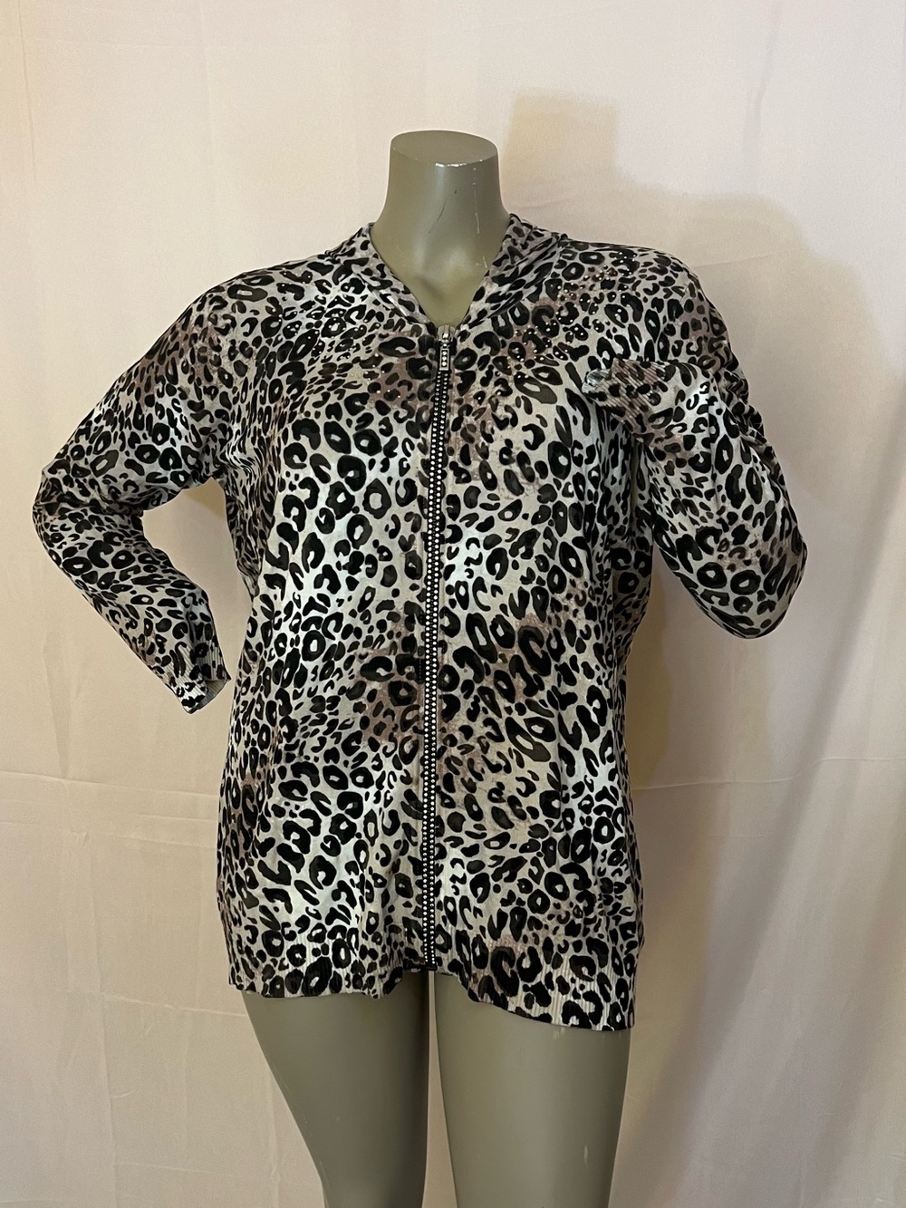 Quacker Factory Black & White Leopard Zip Bomber sweater